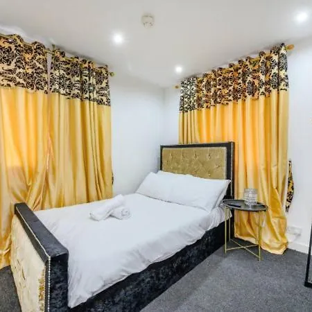 Ra1gh Cosy Free Parking & Fast Wi-fi Apartment