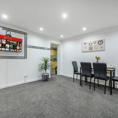Apartment Ra1gh Cosy Free Parking & Fast Wi-fi Leeds (West Yorkshire)