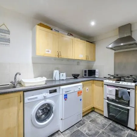 Ra1gh Cosy Free Parking & Fast Wi-fi * Leeds (West Yorkshire)