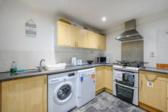 Ra1gh Cosy Free Parking & Fast Wi-fi * Leeds (West Yorkshire)